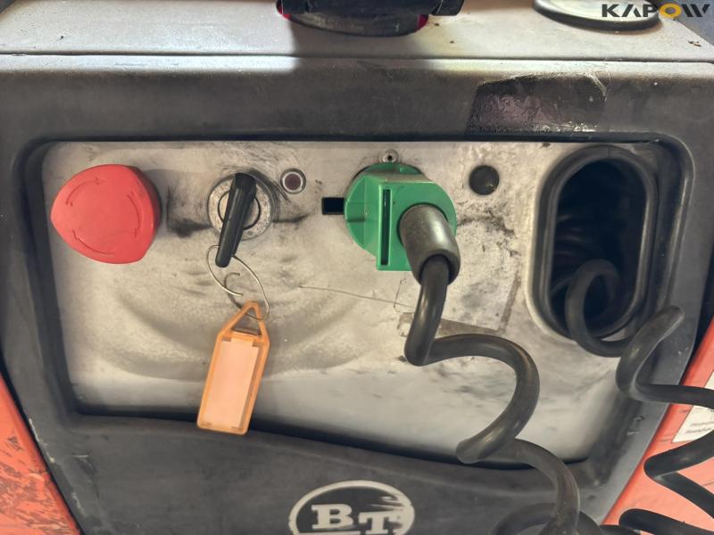 BT LWE 130 electric pallet truck 14