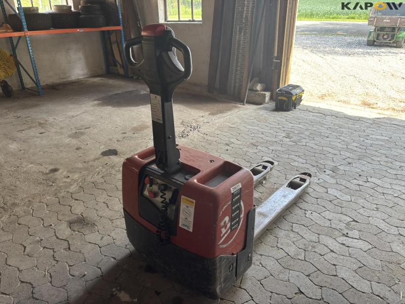BT LWE 130 electric pallet truck 4