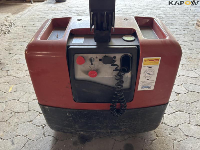 BT LWE 130 electric pallet truck 11