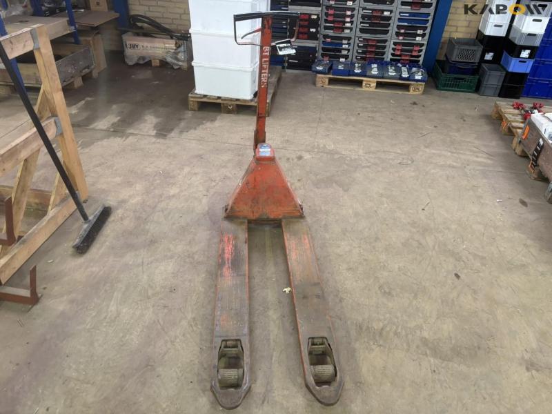 BT pallet truck 2