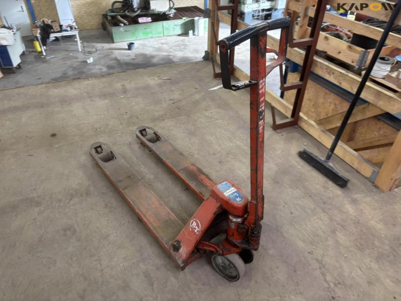 BT pallet truck 6