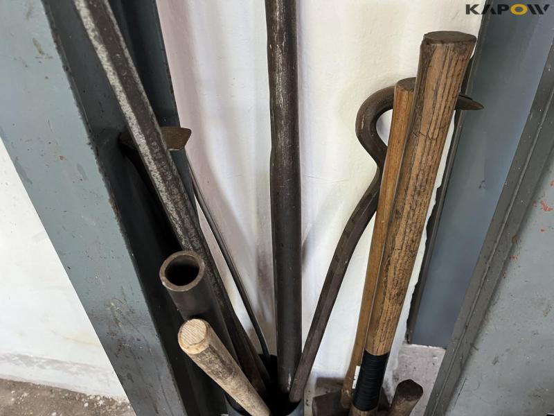 Brace, hammers, crowbars and jacks 5
