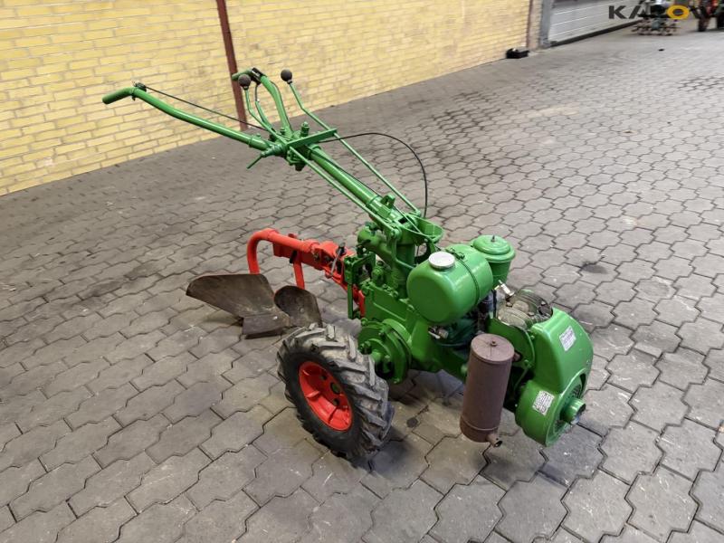 Bungartz tool carrier with plow 3