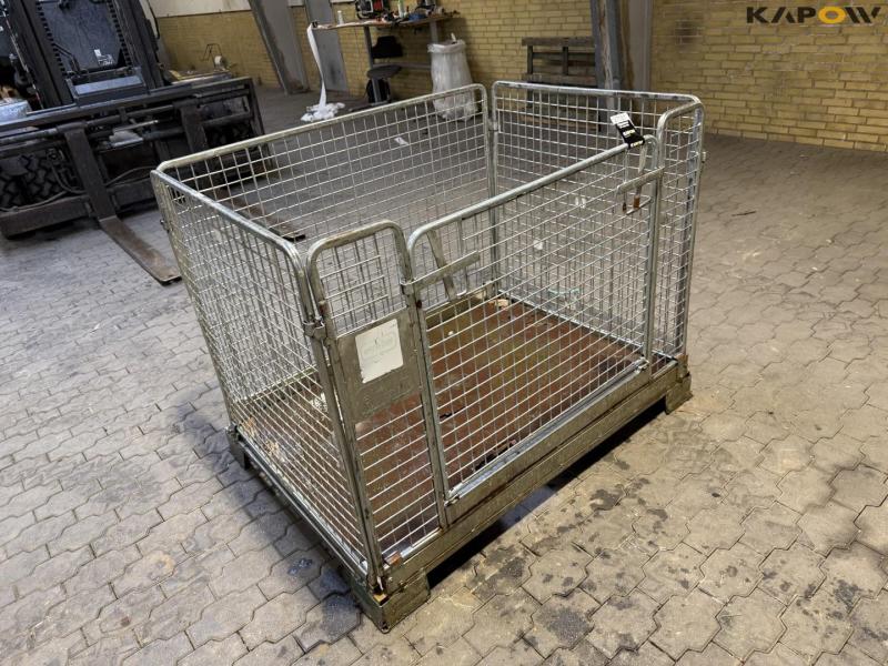 Cage 7