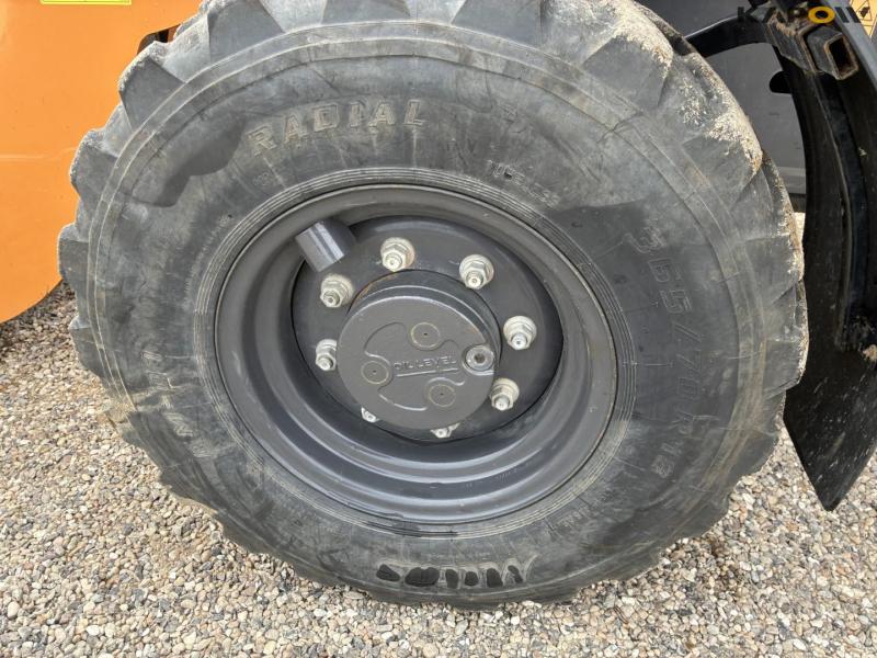 Case 121F wheel loader 11