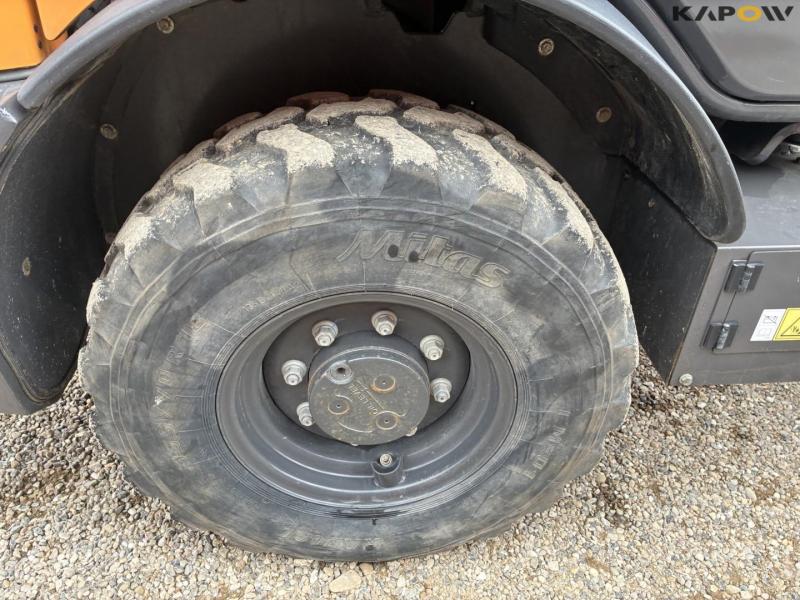Case 121F wheel loader 30