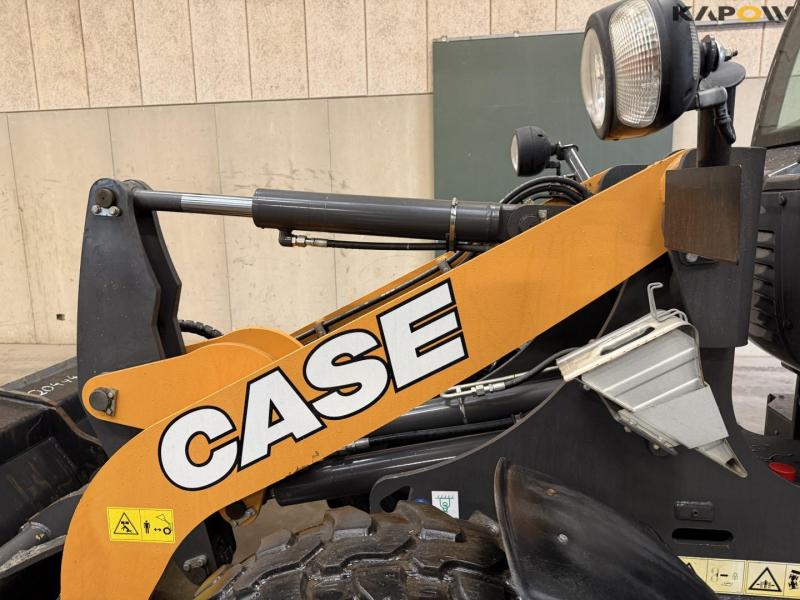 Case 221F loader 9
