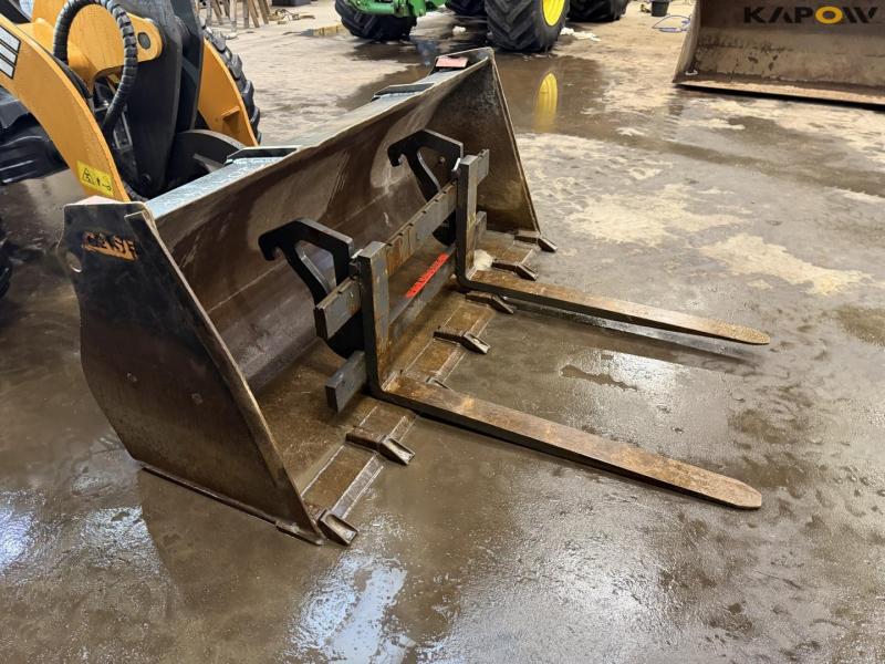 Case 221F loader 49