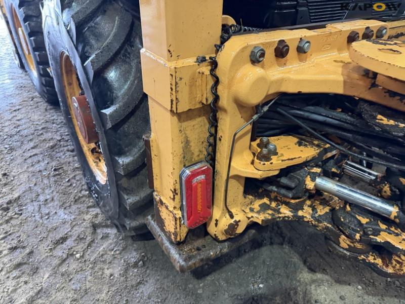 Case 695 backhoe loader 26