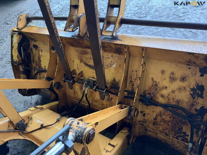 Case 695 backhoe loader 30