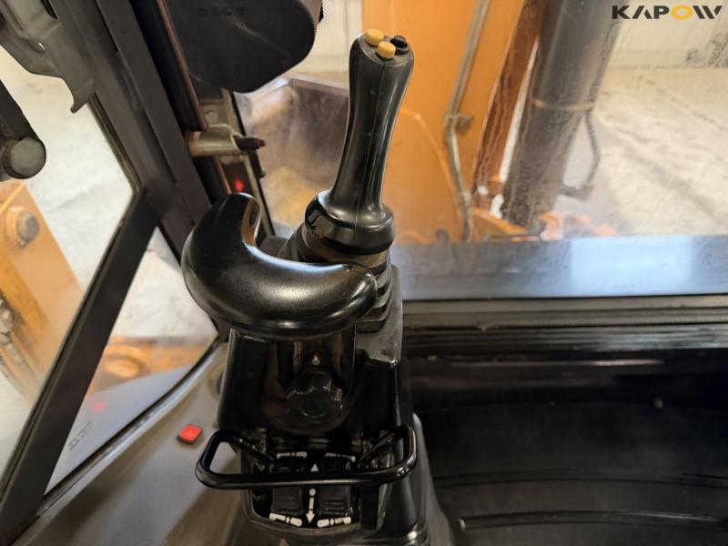 Case 695ST backhoe loader 49