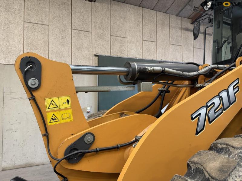 Case 721F loader 8