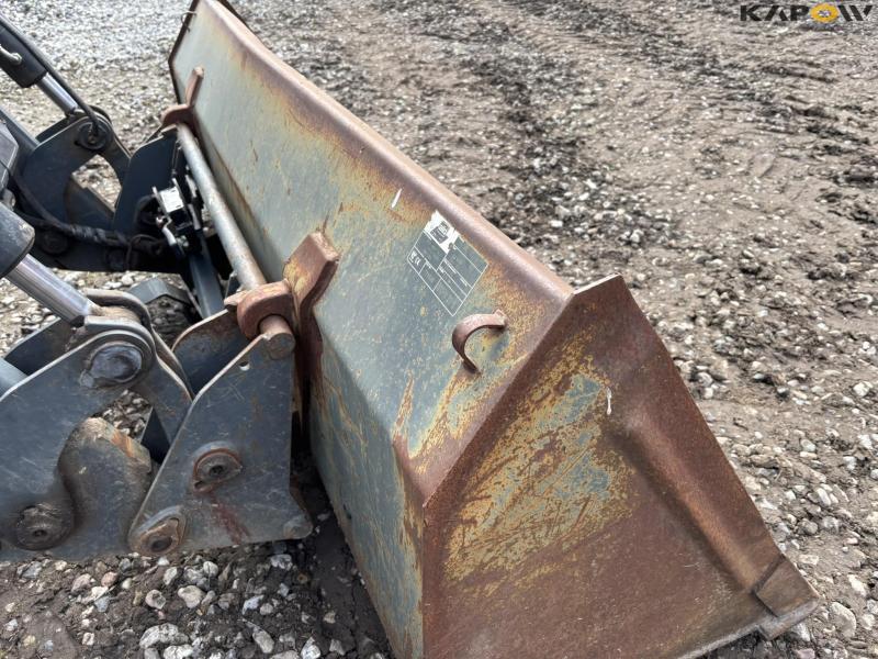 Case CVX 1155 4 WD tractor with front loader 15