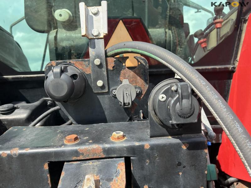 Case CVX 170 tractor with front loader 33