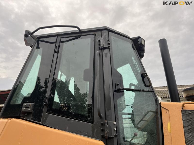 Case/New Holland D180 dozer with 3 tooth ripper 23