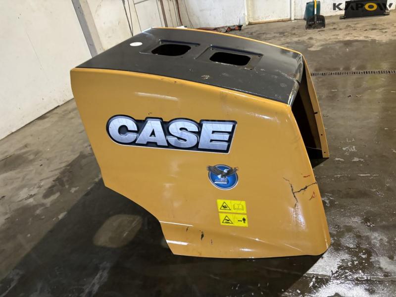 Case wheel loader tailgate 4