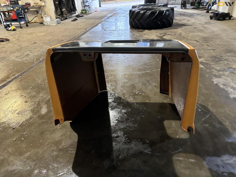 Case wheel loader tailgate 6