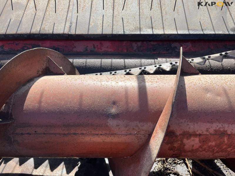 Case IH 825 header with side knife 12