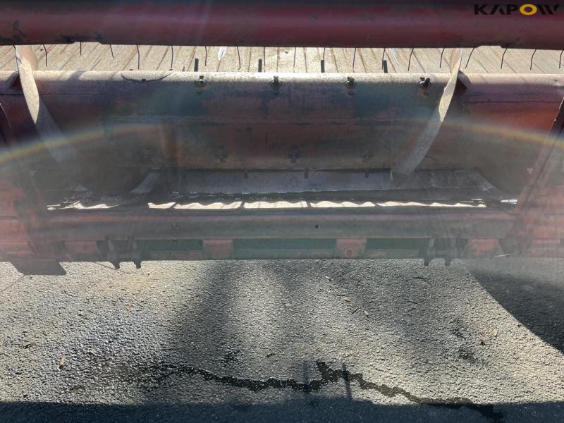 Case IH 825 header with side knife 14