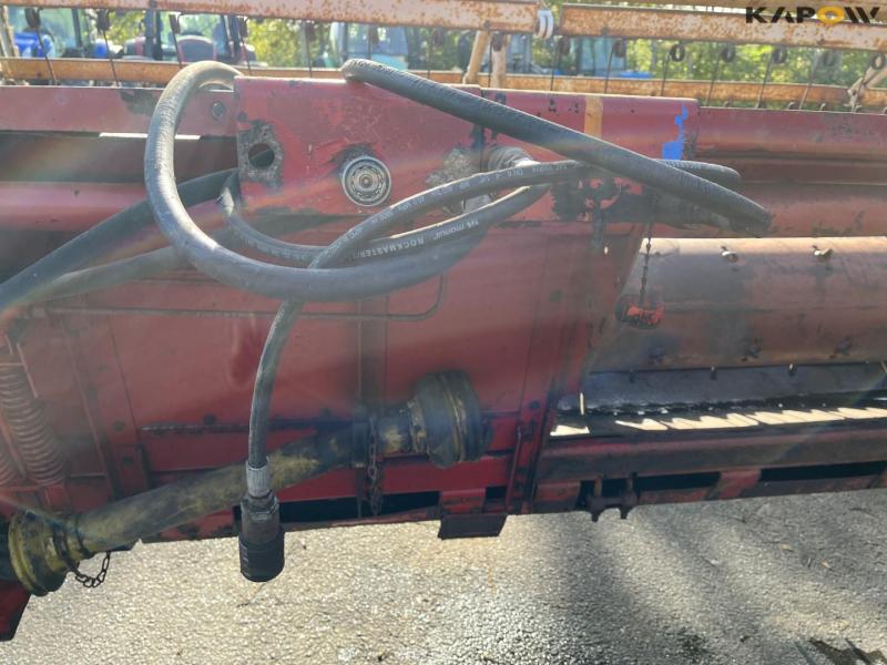 Case IH 825 header with side knife 16