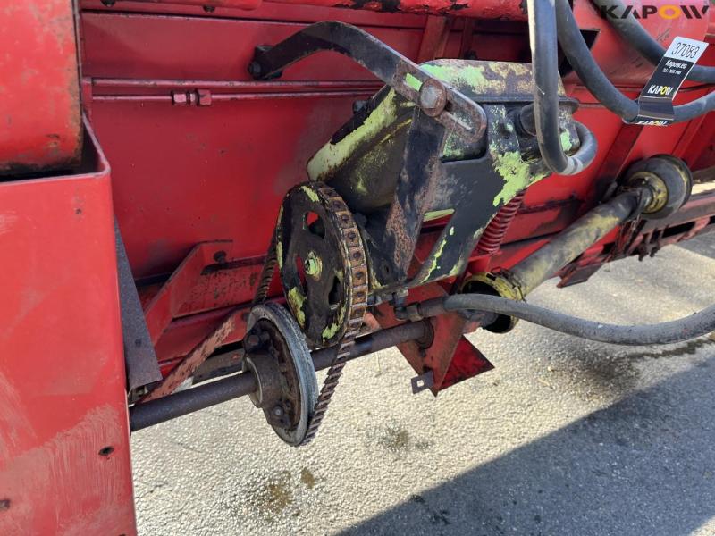 Case IH 825 header with side knife 17