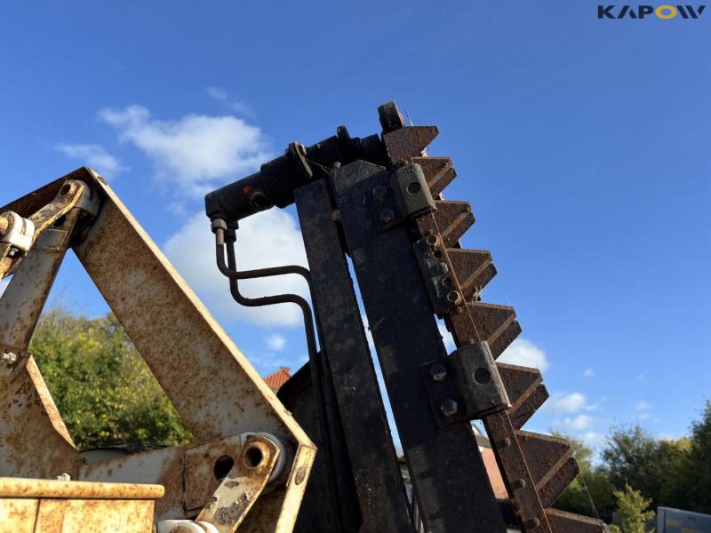 Case IH 825 header with side knife 22