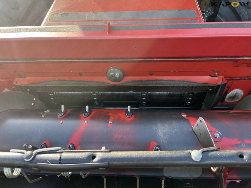 Case IH 9120 combine harvester with 35-foot vario header 23