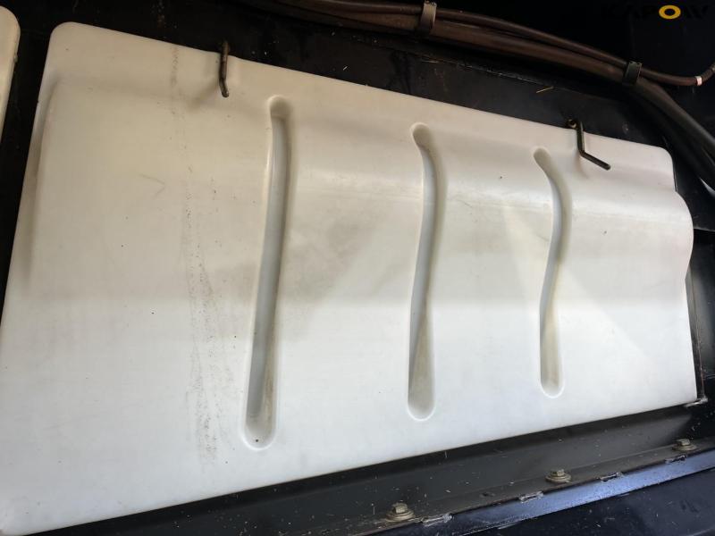 Case IH 9120 combine harvester with 35-foot vario header 40