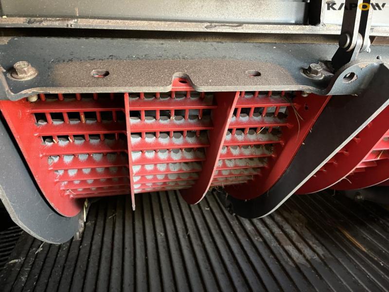 Case IH 9120 combine harvester with 35-foot vario header 43