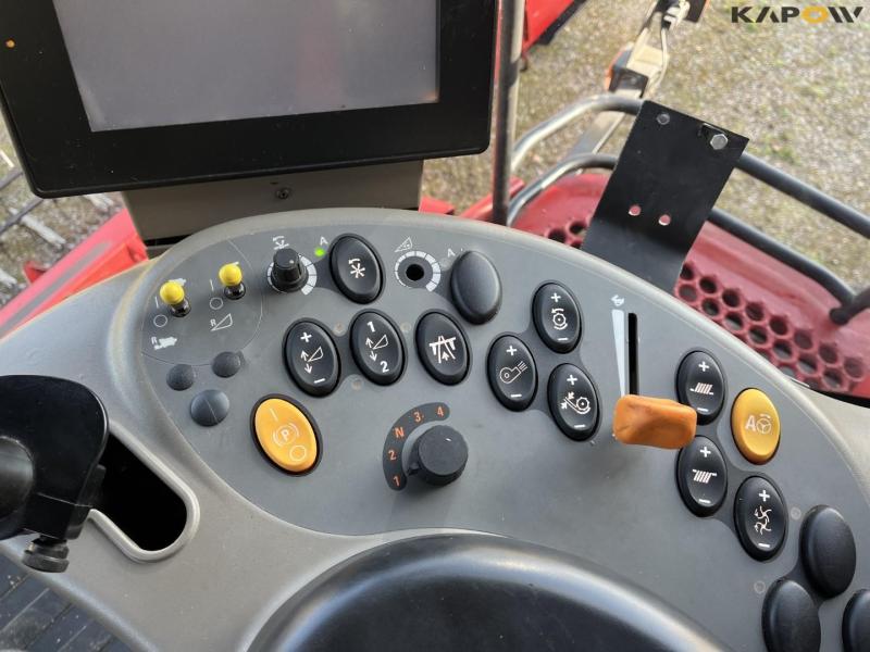 Case IH 9120 combine harvester with 35-foot vario header 65