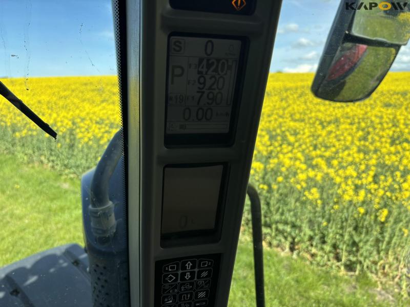 Case Magnum 340 CVX tractor 65