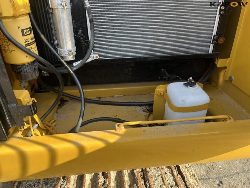 Caterpillar 320D2 excavator 14