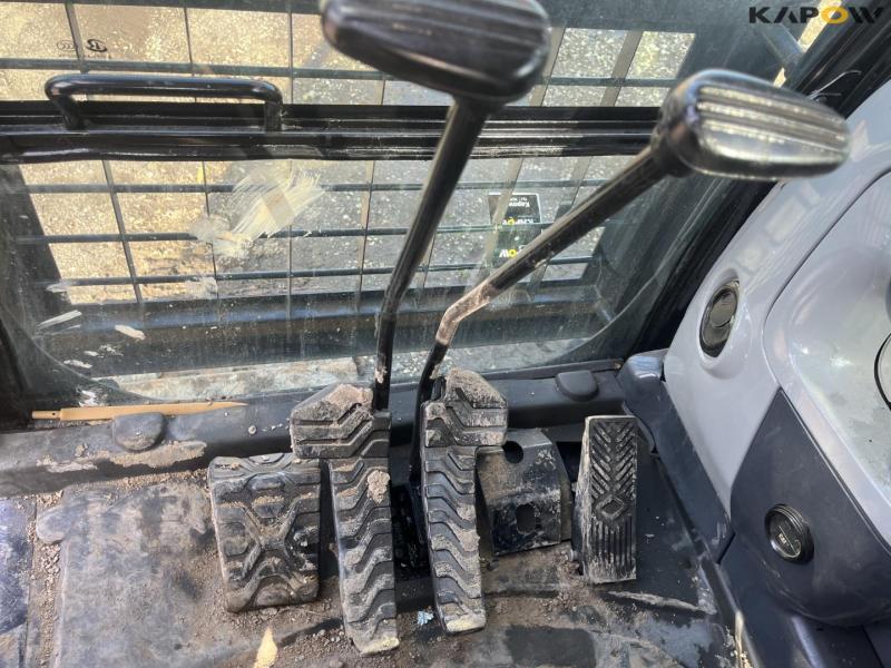 Caterpillar 320D2 excavator 34