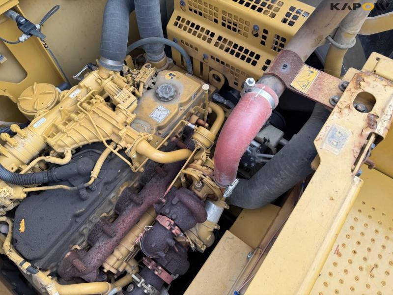 Caterpillar 330 FL excavator 32