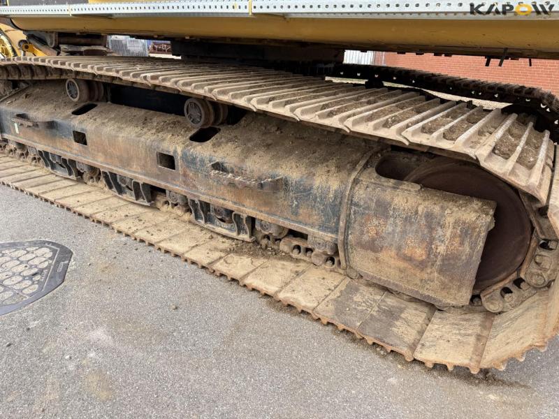 Caterpillar 330 FL excavator 69