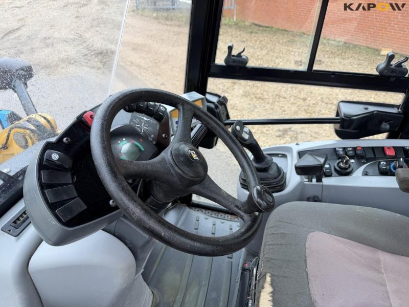 Caterpillar 907H Wheel Loader 39