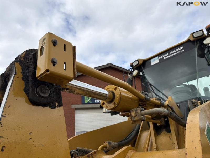 Caterpillar 938H Wheel Loader 17