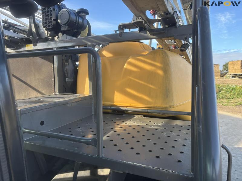Challenger RoGator RG635C sprayer 58