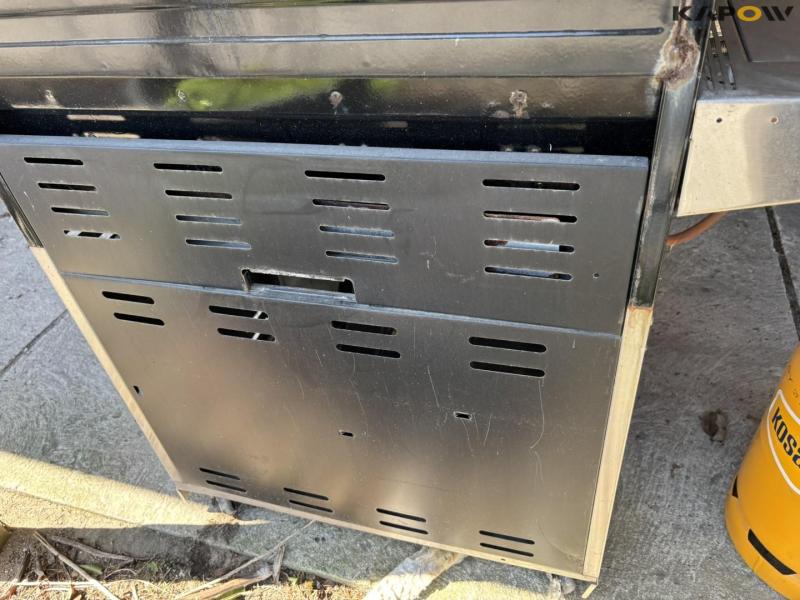 Char-Broil gas grill 32