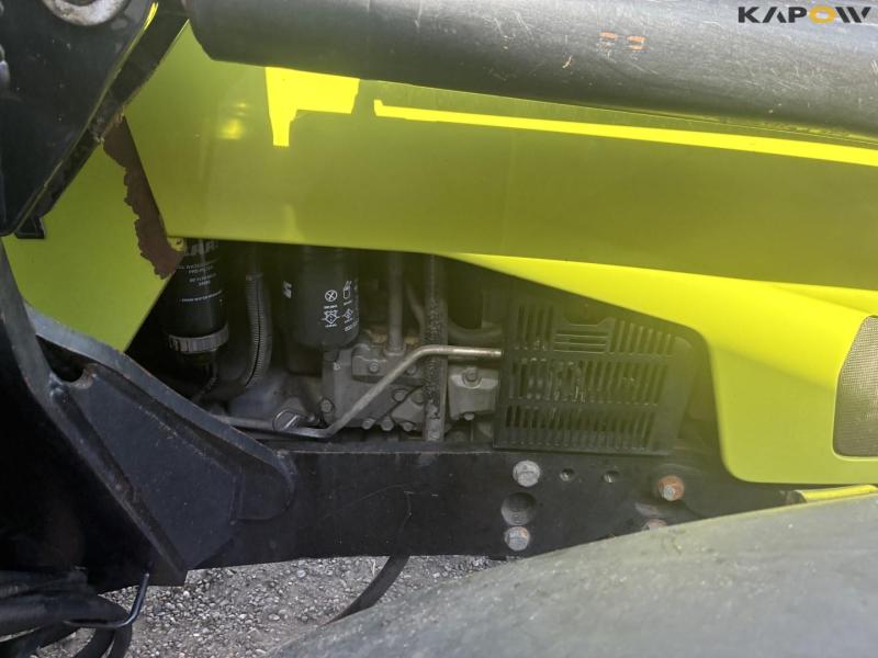 Claas 630 tractor with front loader 27