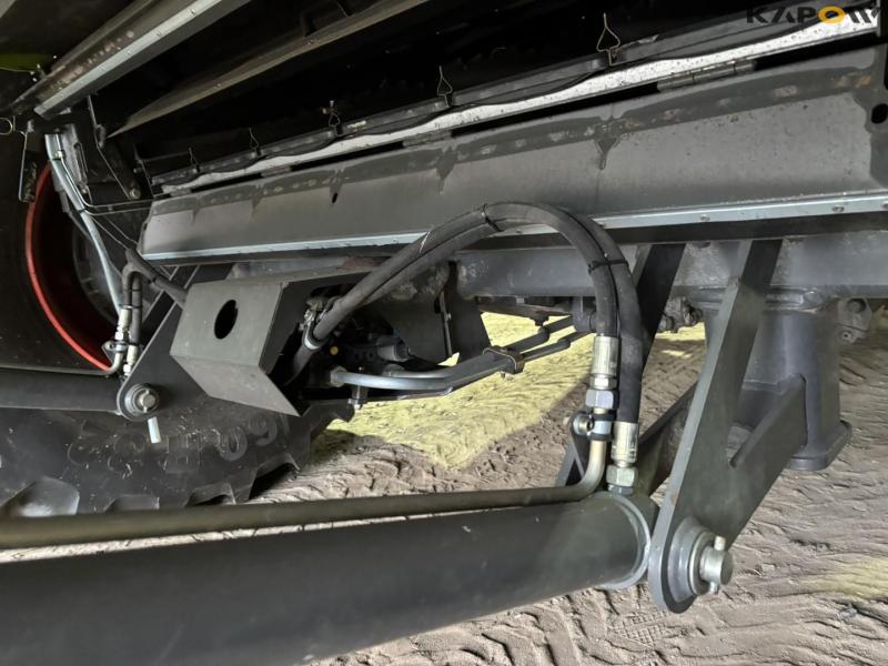 Claas 670 combine with V900 30ft header 11