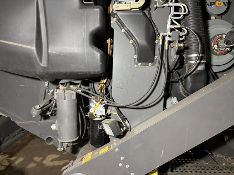 Claas 670 combine with V900 30ft header 36