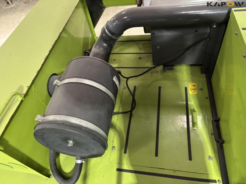 Claas 670 combine with V900 30ft header 48