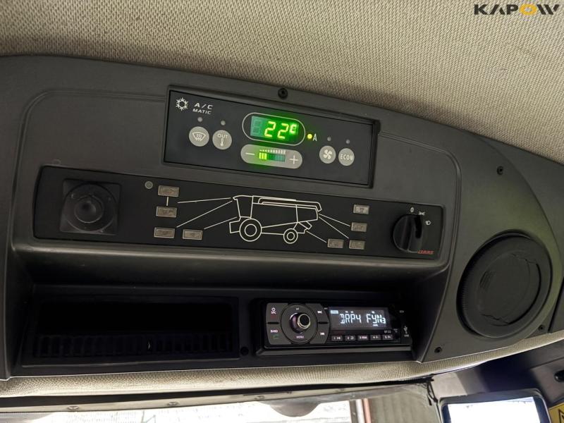 Claas 670 combine with V900 30ft header 92