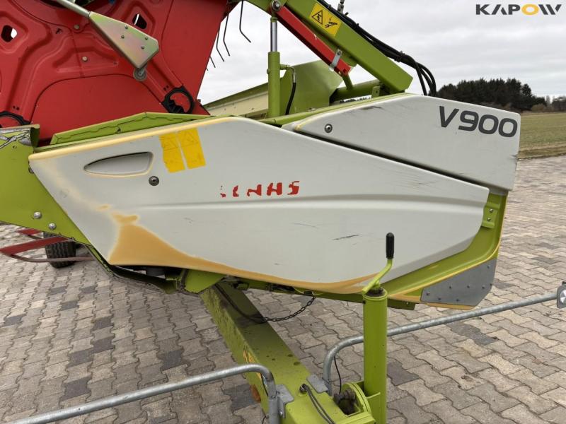 Claas 670 combine with V900 30ft header 106