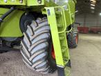 Claas 670 combine with V900 30ft header 84