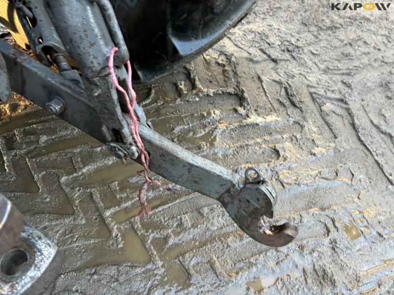 Claas Axion 840 tractor 38