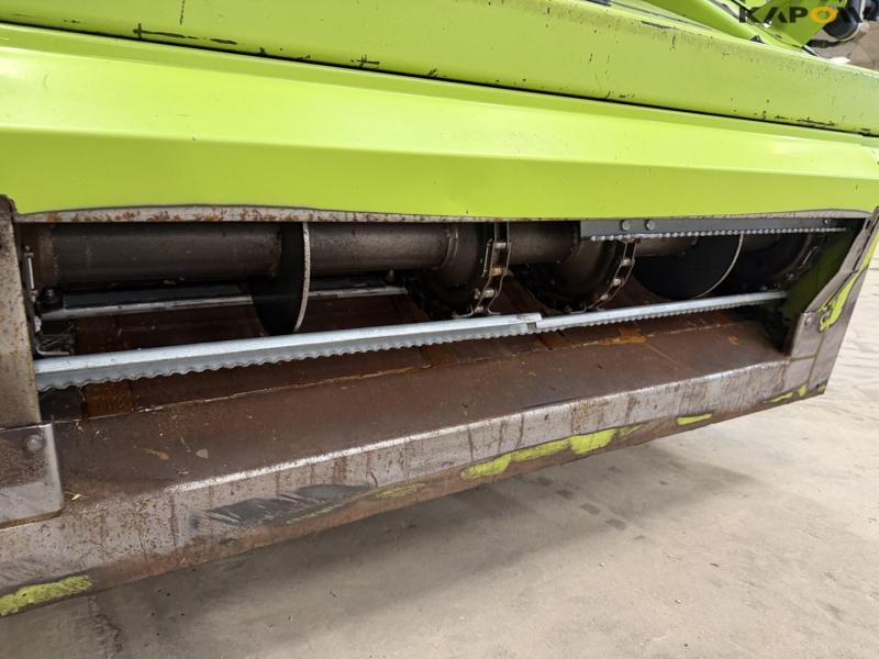 Claas Lexion 560 + 25 foot header 11