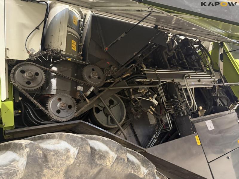 Claas Lexion 560 + 25 foot header 49