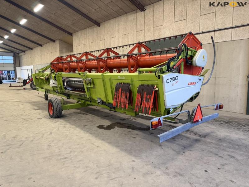 Claas Lexion 560 + 25 foot header 74